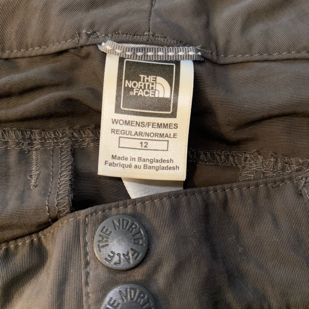North Face women’s Convertible Pants Shorts Zip Off Hiking Walk Size 12 Gray - Picture 9 of 10